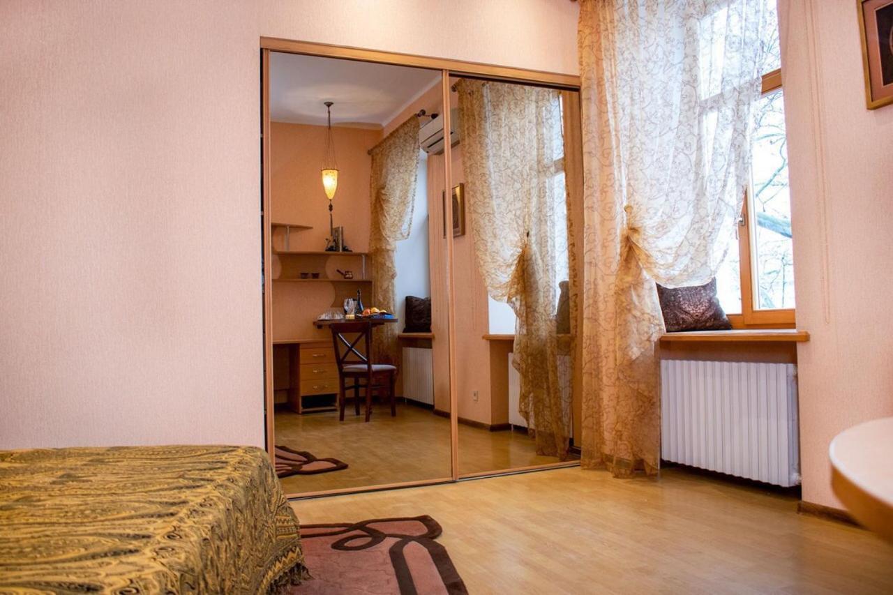 Mini-Hotel In The Very Heart Of Odessa Exteriör bild